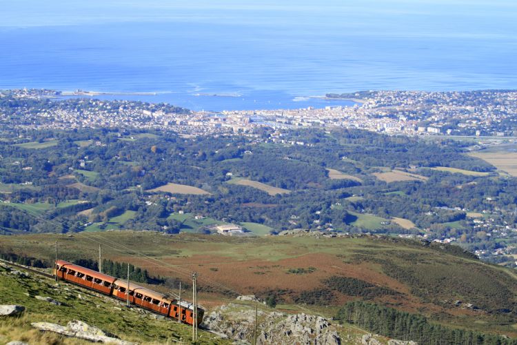 Train de la Rhune dominant Saint-Jean-de-Luz